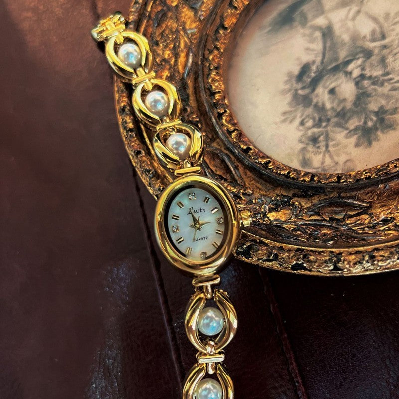 Montre vintage intemporelle en perles