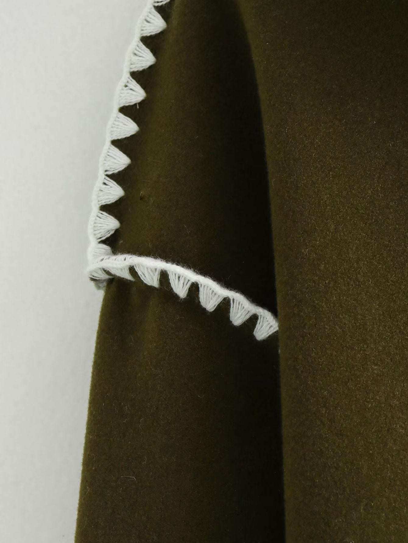 Kiyana Stickerei Trim Schal Mantel