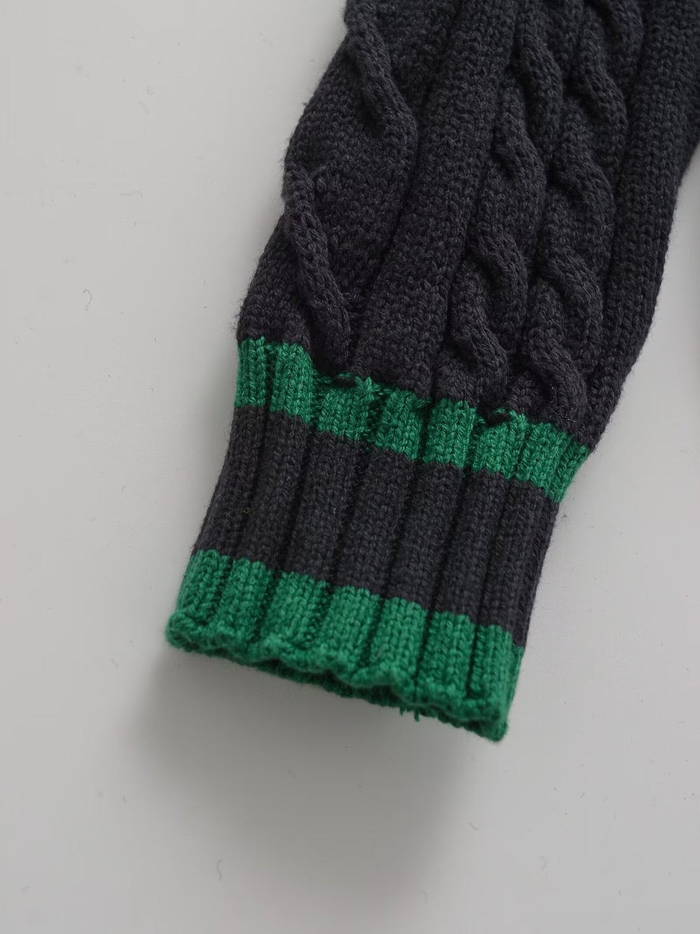 Paige Strickjacke mit Zopfmuster