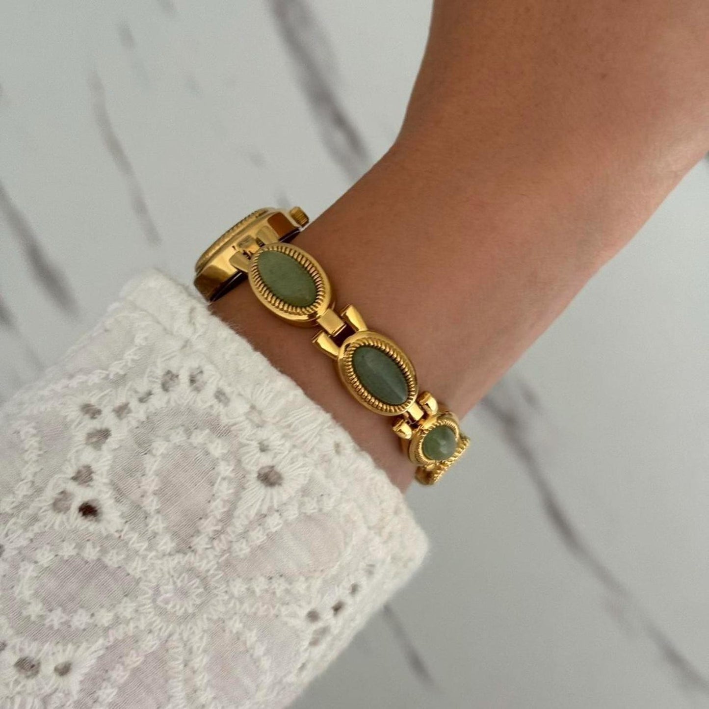 Gilded Eternity montre vintage délicate