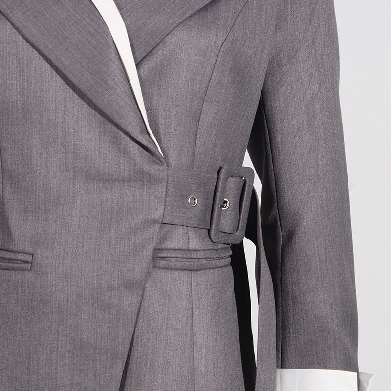 Greta - Robe blazer enveloppante avec ceinture